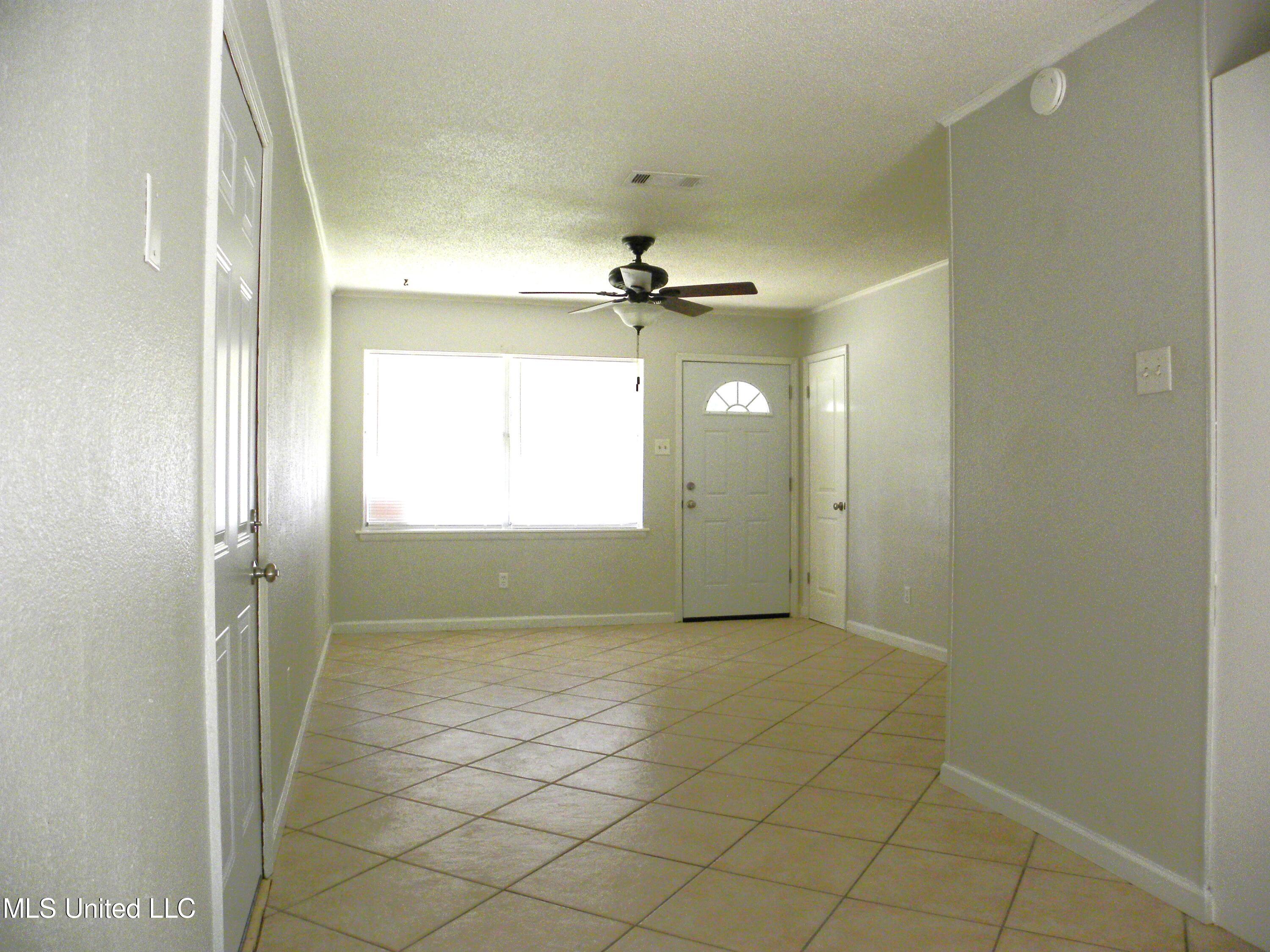 7216 Hampton Drive Biloxi, MS 39532 - Photo 6 of 43 DSCN9375