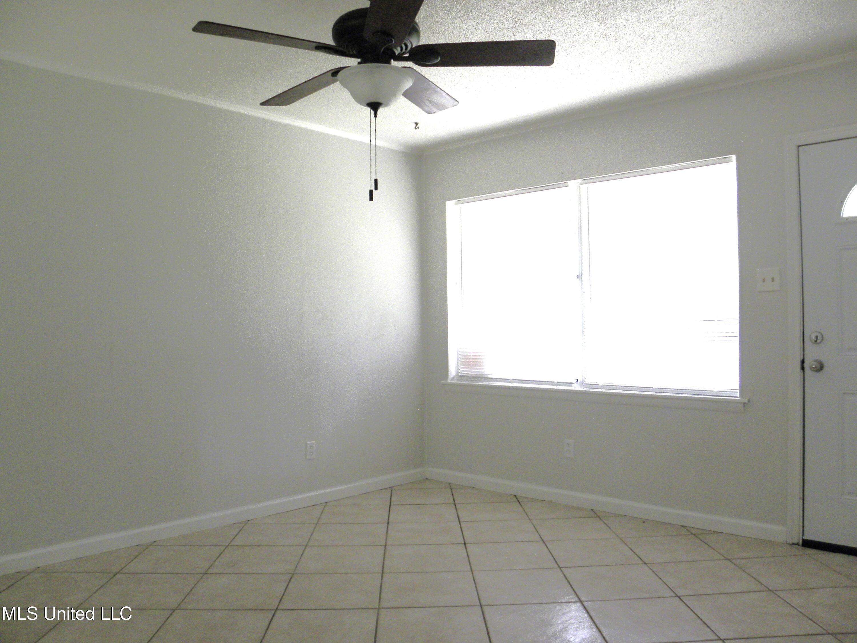7216 Hampton Drive Biloxi, MS 39532 - Photo 7 of 43 DSCN9376