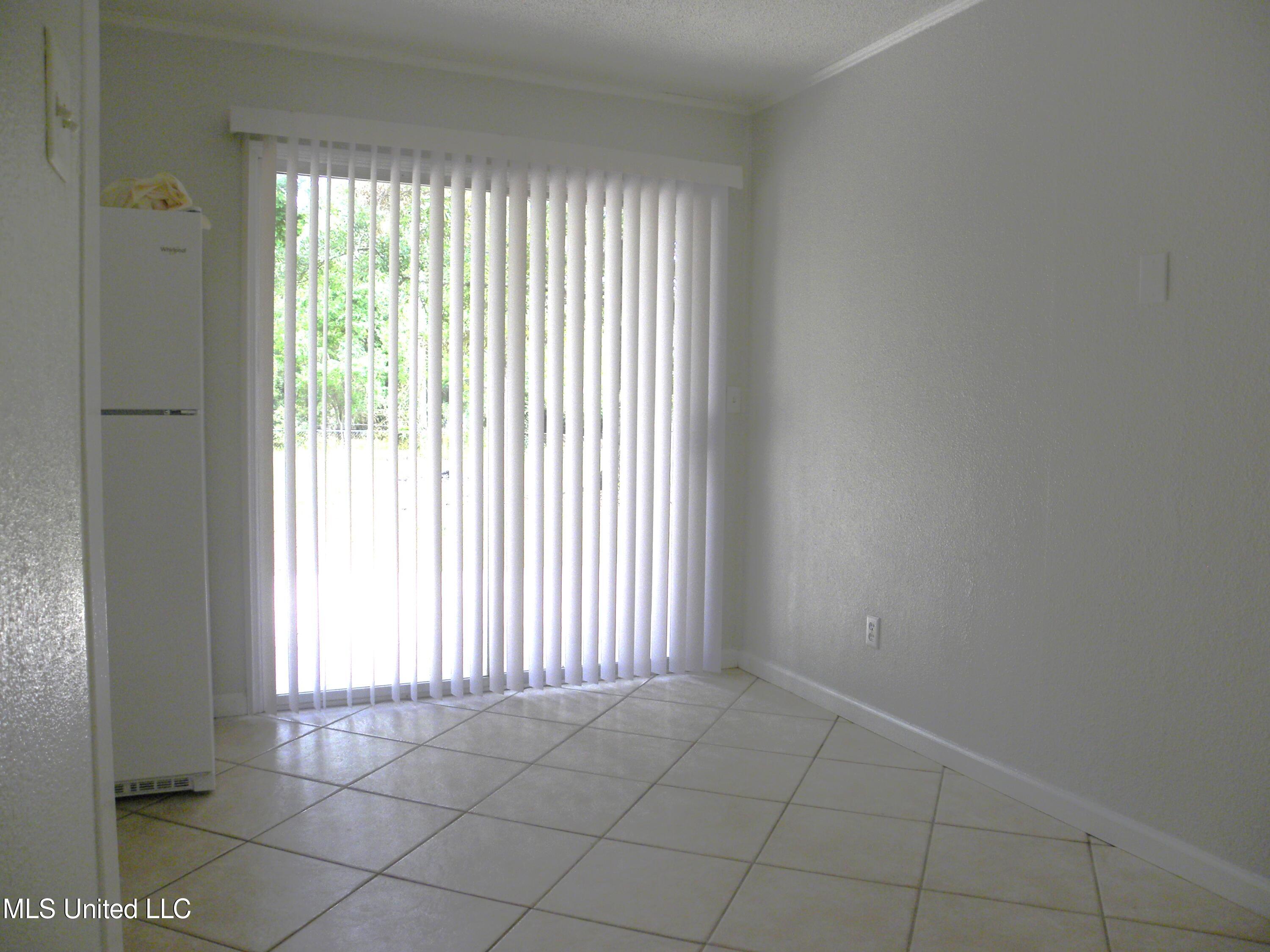 7216 Hampton Drive Biloxi, MS 39532 - Photo 8 of 43 DSCN9377