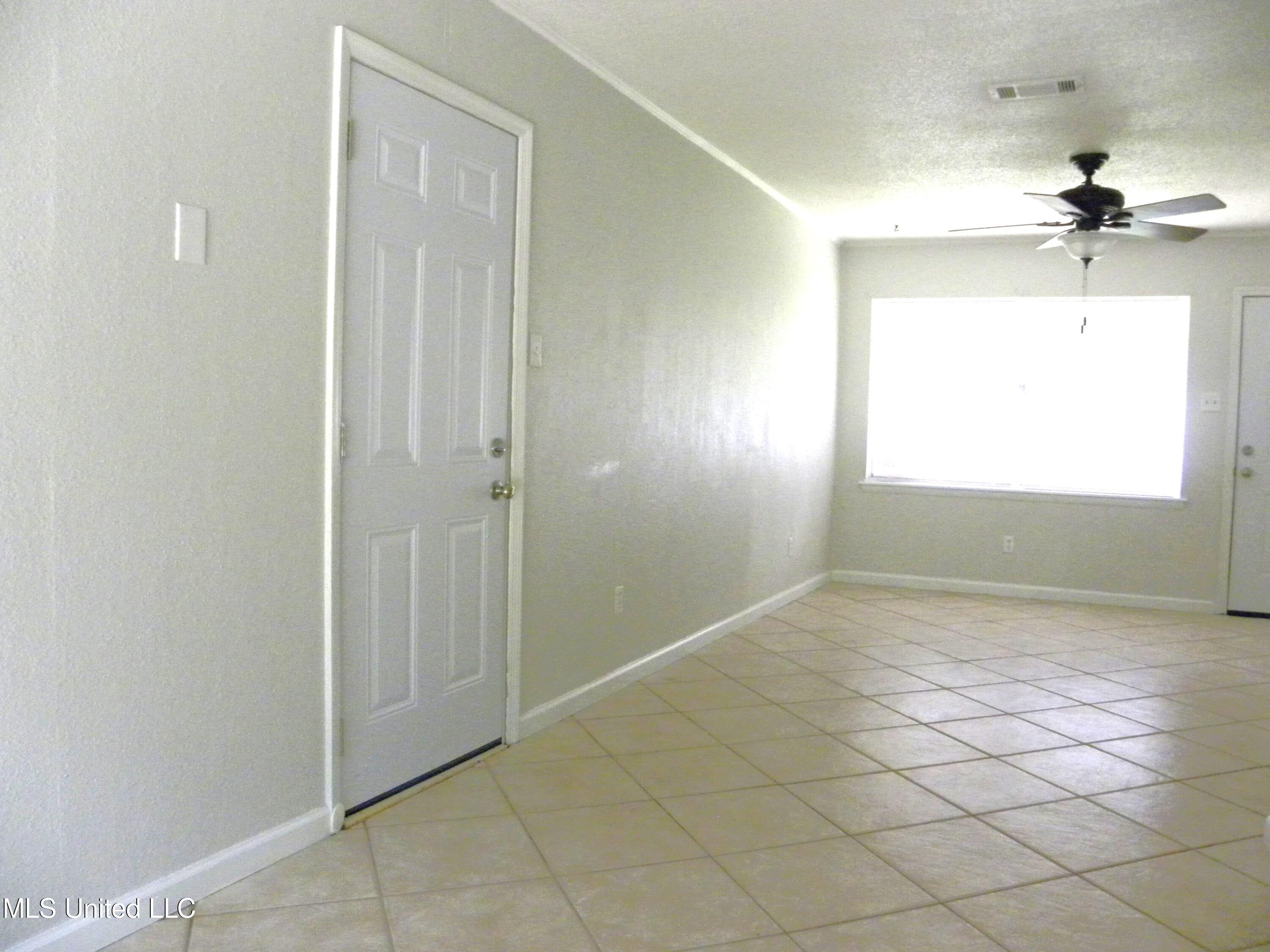 7216 Hampton Drive Biloxi, MS 39532 - Photo 9 of 43 DSCN9379