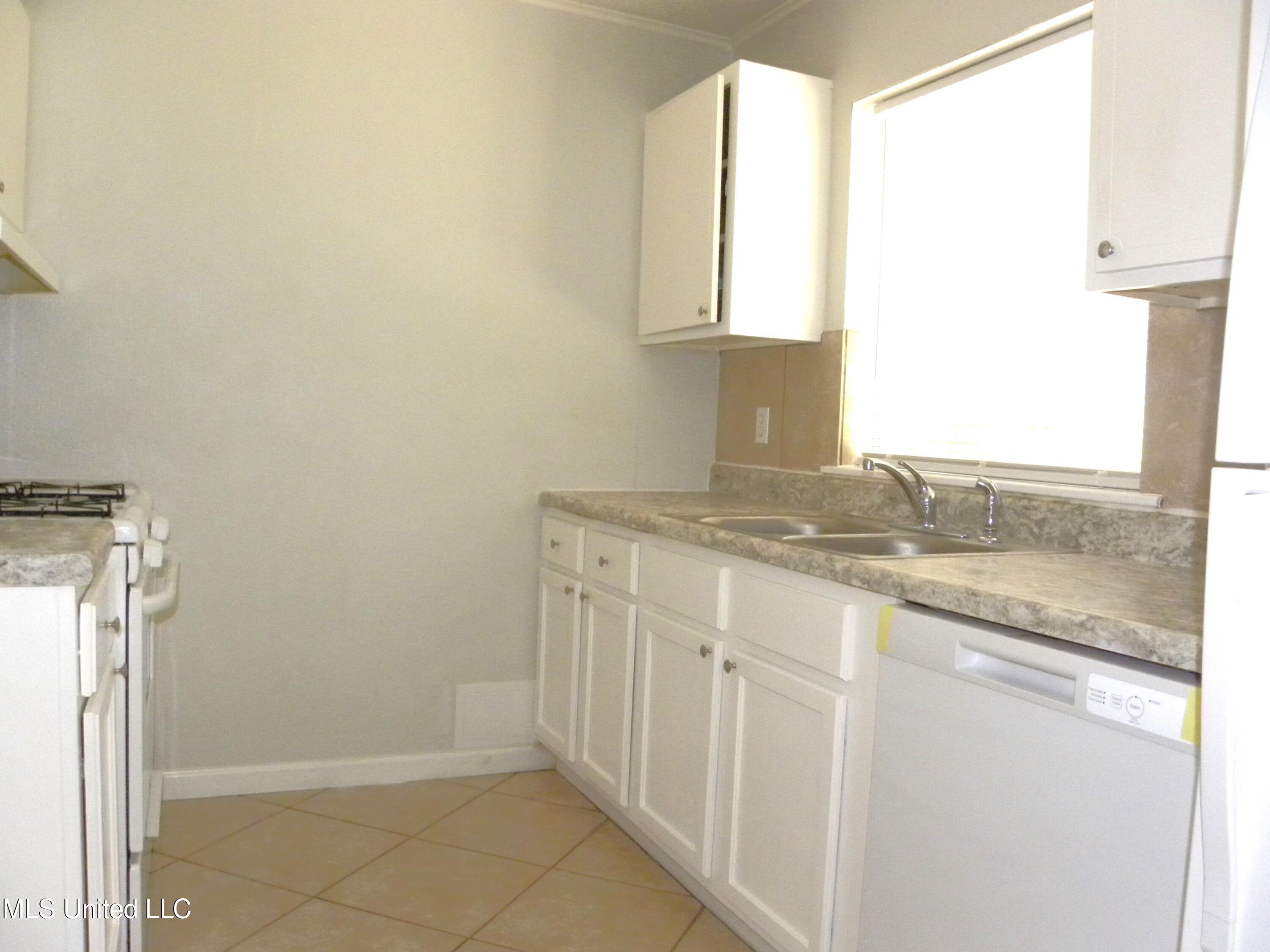 7216 Hampton Drive Biloxi, MS 39532 - Photo 10 of 43 DSCN9380