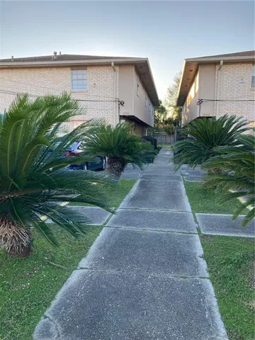 $1,350 | 1936 Hickory Avenue, Unit A, Harahan, LA 70123