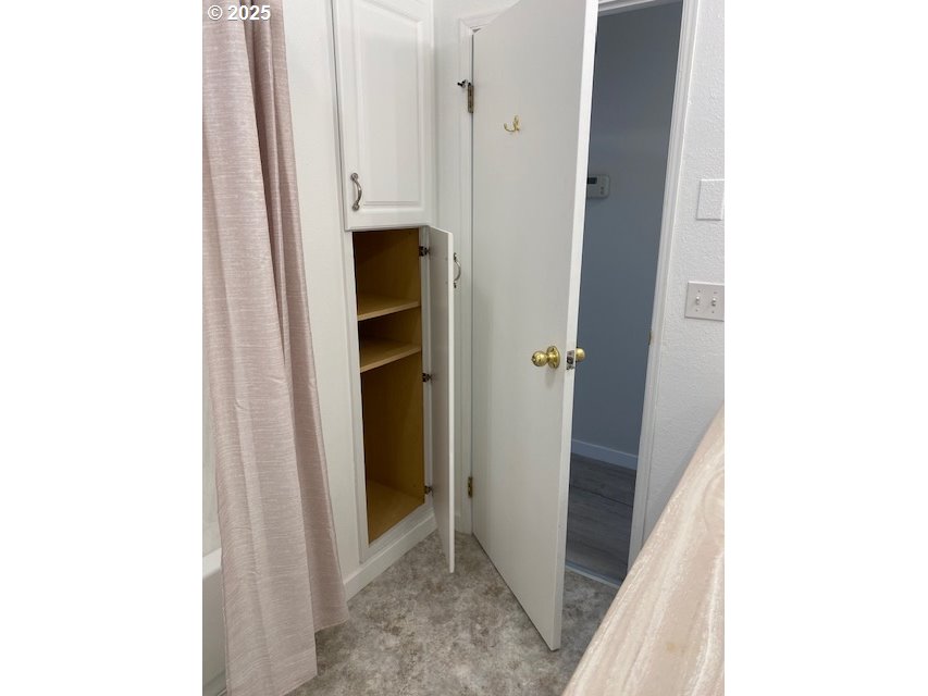 82277 Davisson Road Creswell, OR 97426 - Photo 17 of 48 a view of closet