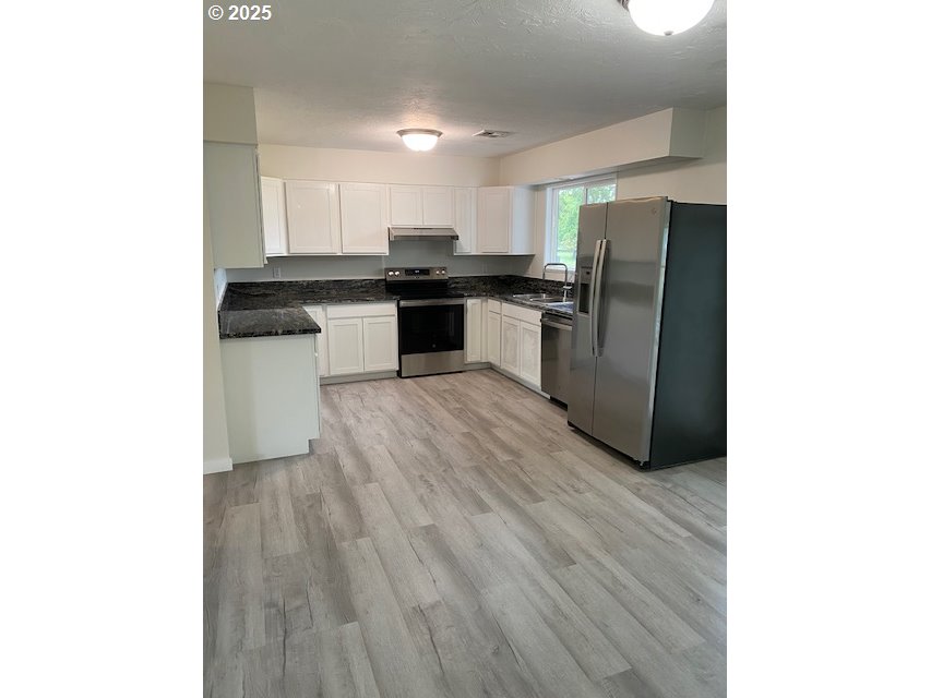 82277 Davisson Road Creswell, OR 97426 - Photo 19 of 48 a kitchen with stainless steel appliances granite countertop a refrigerator and a sink
