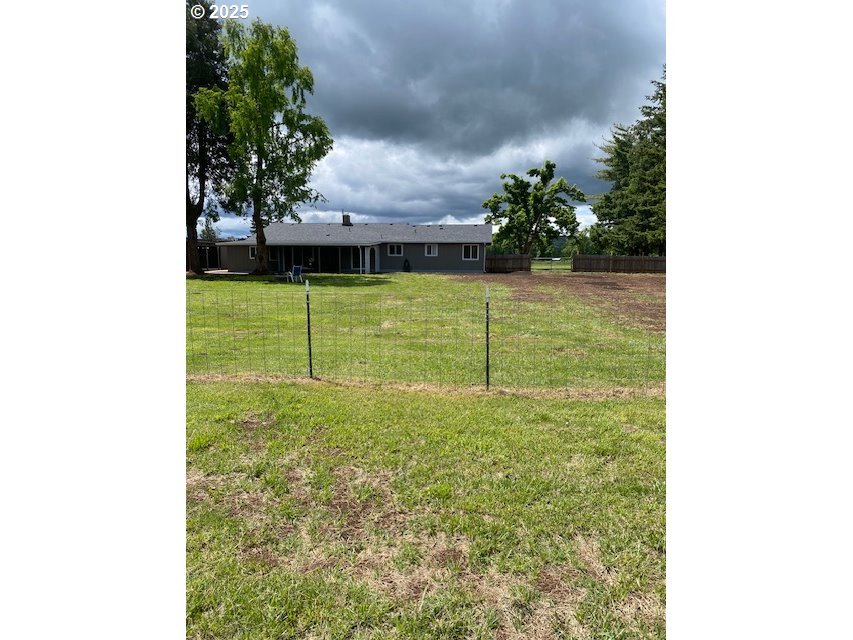 82277 Davisson Road Creswell, OR 97426 - Photo 2 of 48 a view of garden