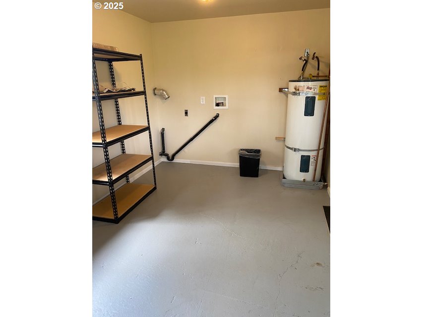 82277 Davisson Road Creswell, OR 97426 - Photo 24 of 48 a view of entryway and hall