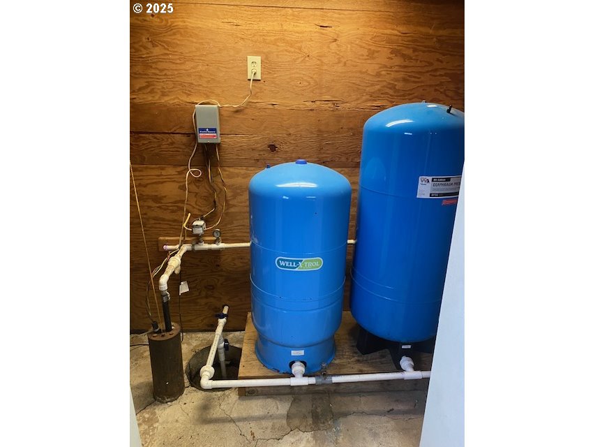 82277 Davisson Road Creswell, OR 97426 - Photo 39 of 48 a view of entryway