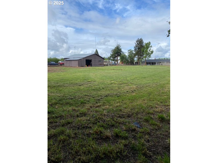82277 Davisson Road Creswell, OR 97426 - Photo 45 of 48 a view of a green field