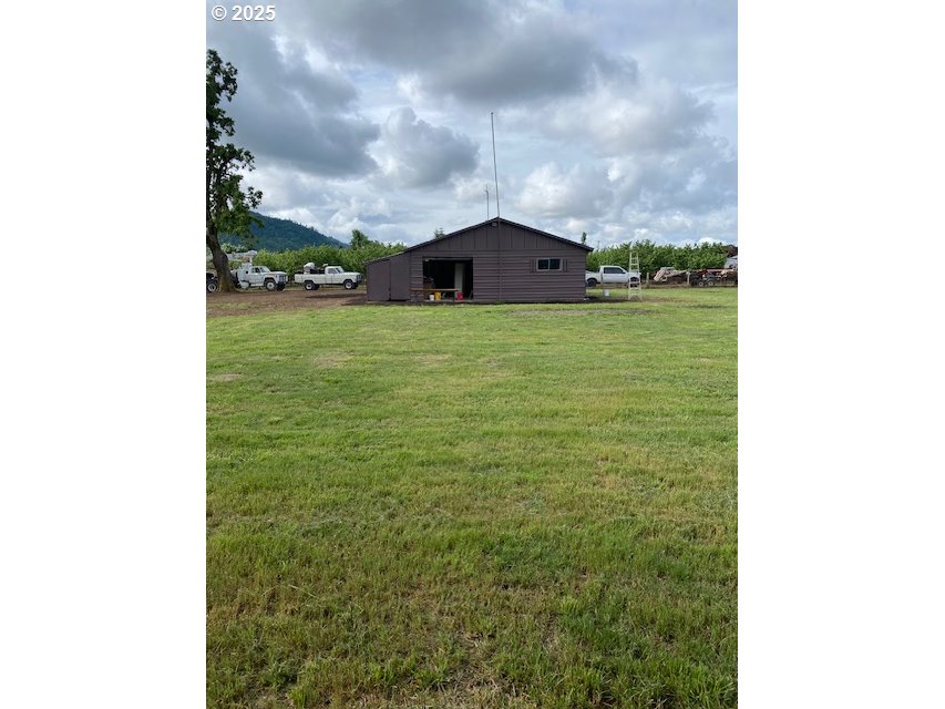 82277 Davisson Road Creswell, OR 97426 - Photo 46 of 48 a bathroom with a sink and a yard