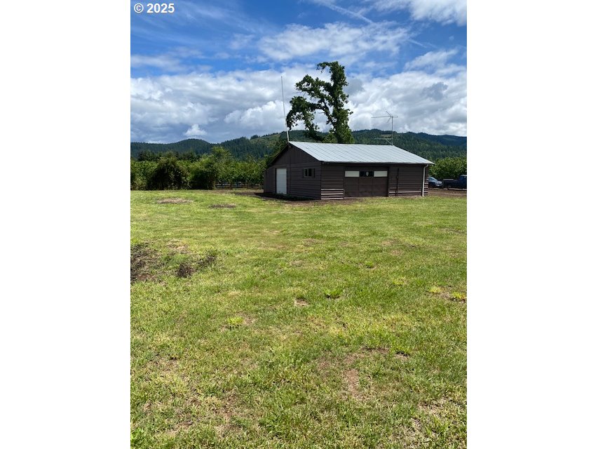 82277 Davisson Road Creswell, OR 97426 - Photo 47 of 48 a picture of a yard