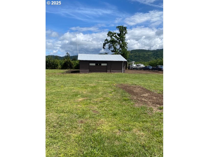 82277 Davisson Road Creswell, OR 97426 - Photo 48 of 48 a view of a garden