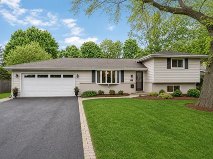 $825,000 | 2238 Silverpine Drive, Glenview, IL 60025