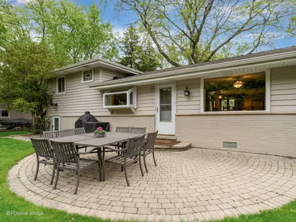 $825,000 | 2238 Silverpine Drive, Glenview, IL 60025
