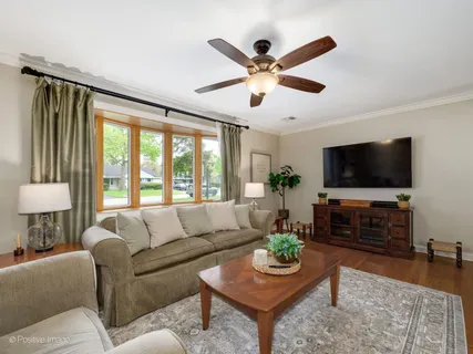 $825,000 | 2238 Silverpine Drive, Glenview, IL 60025