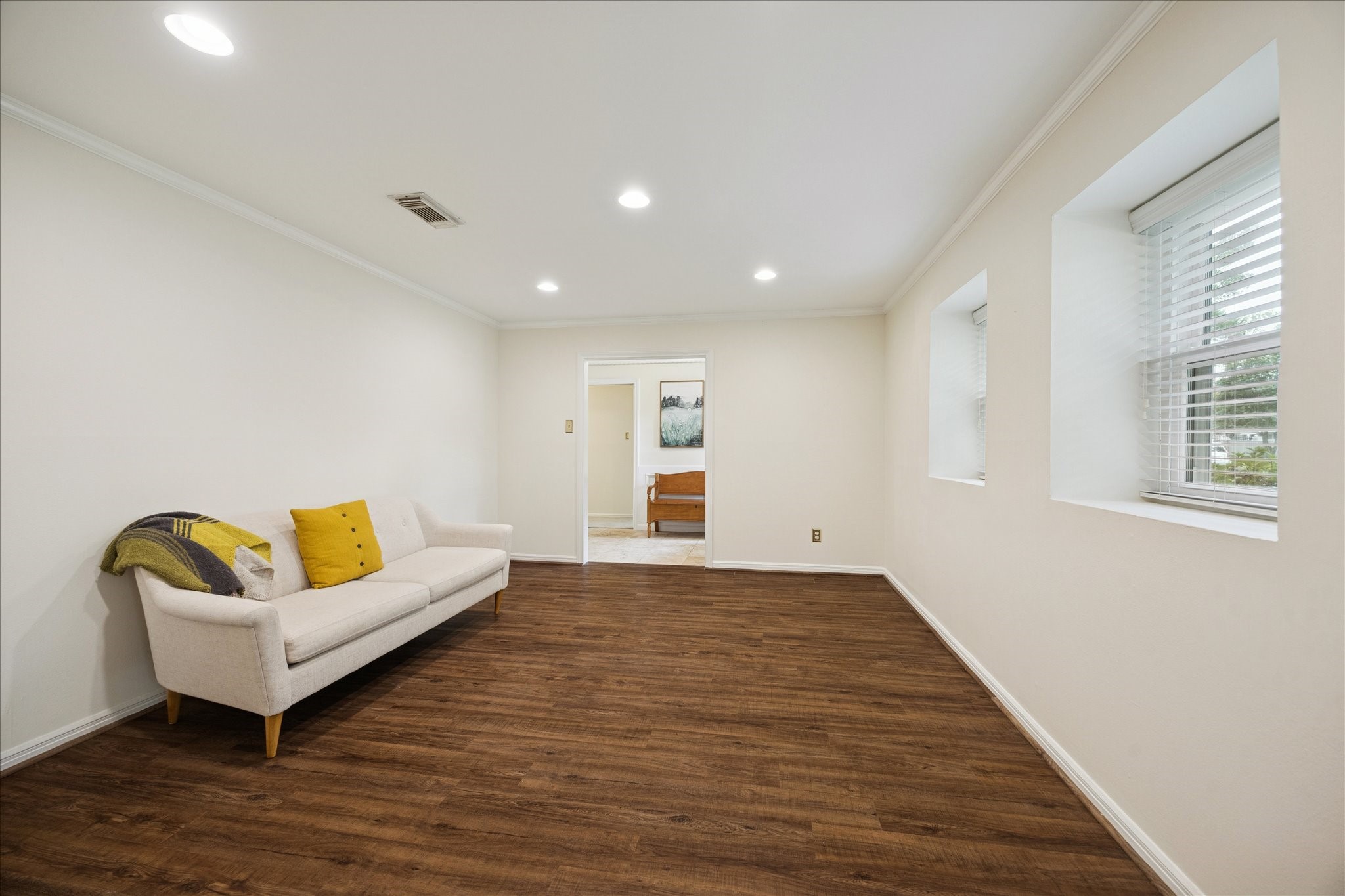 10050 Locke Lane Houston, TX 77042 - Photo 17 of 31 a view of a livingroom with furniture and wooden floor
