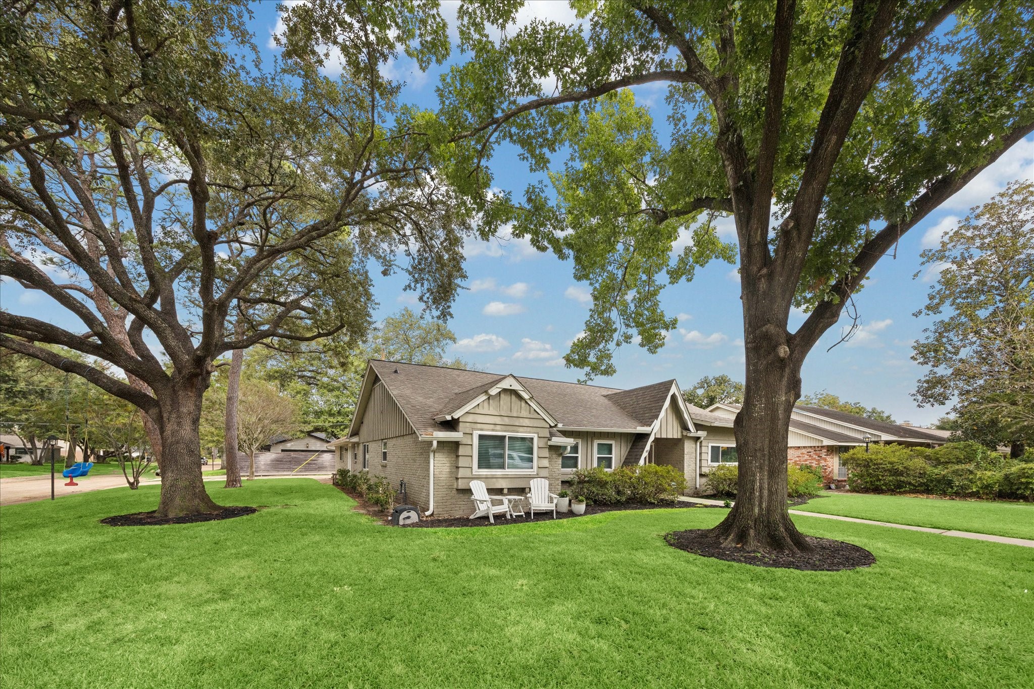 10050 Locke Lane Houston, TX 77042 - Photo 2 of 31 a front view of a house with garden