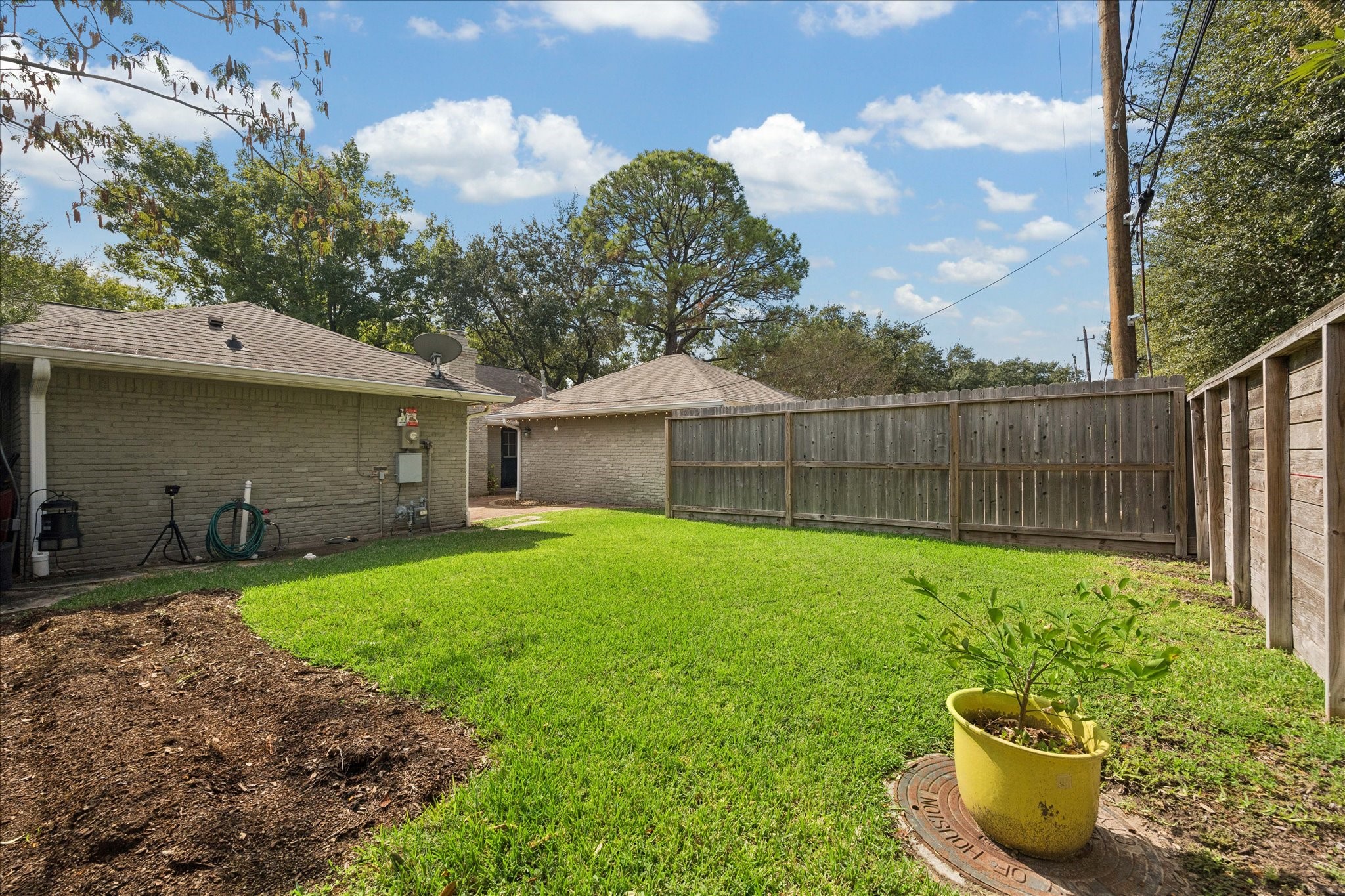 10050 Locke Lane Houston, TX 77042 - Photo 28 of 31 a house view with a garden space