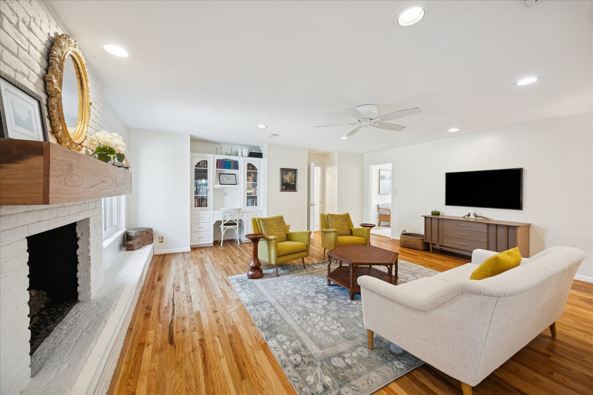 10050 Locke Lane Houston, TX 77042 - Photo 6 of 31 a living room with furniture and a flat screen tv