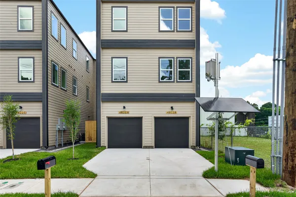$1,800 | 4822 Creekmont Drive, Unit B, Houston, TX 77091