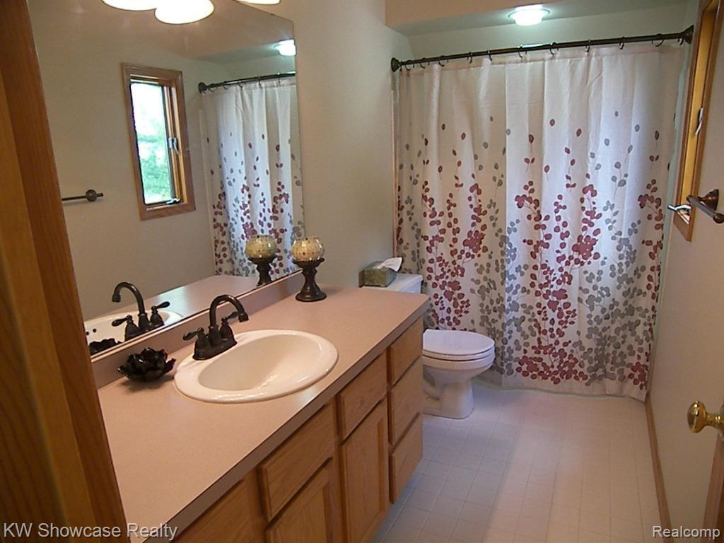 833 North Hughes Road Howell, MI 48843 - Photo 26 of 61 100_3658.jpg