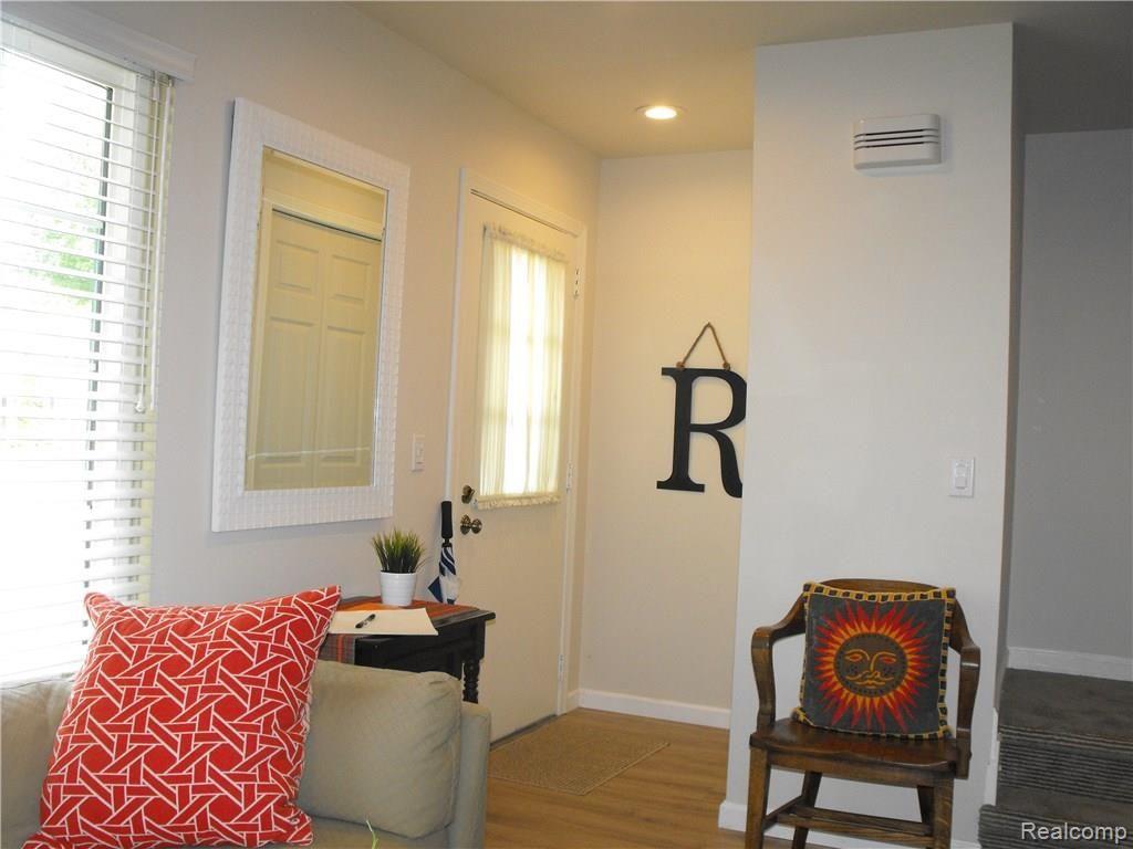 402 Baldwin Avenue Rochester, MI 48307 - Photo 8 of 40