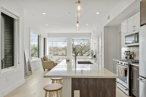 $799,900 | 105 Washington Street, Unit 2A, Somerville, MA 02145