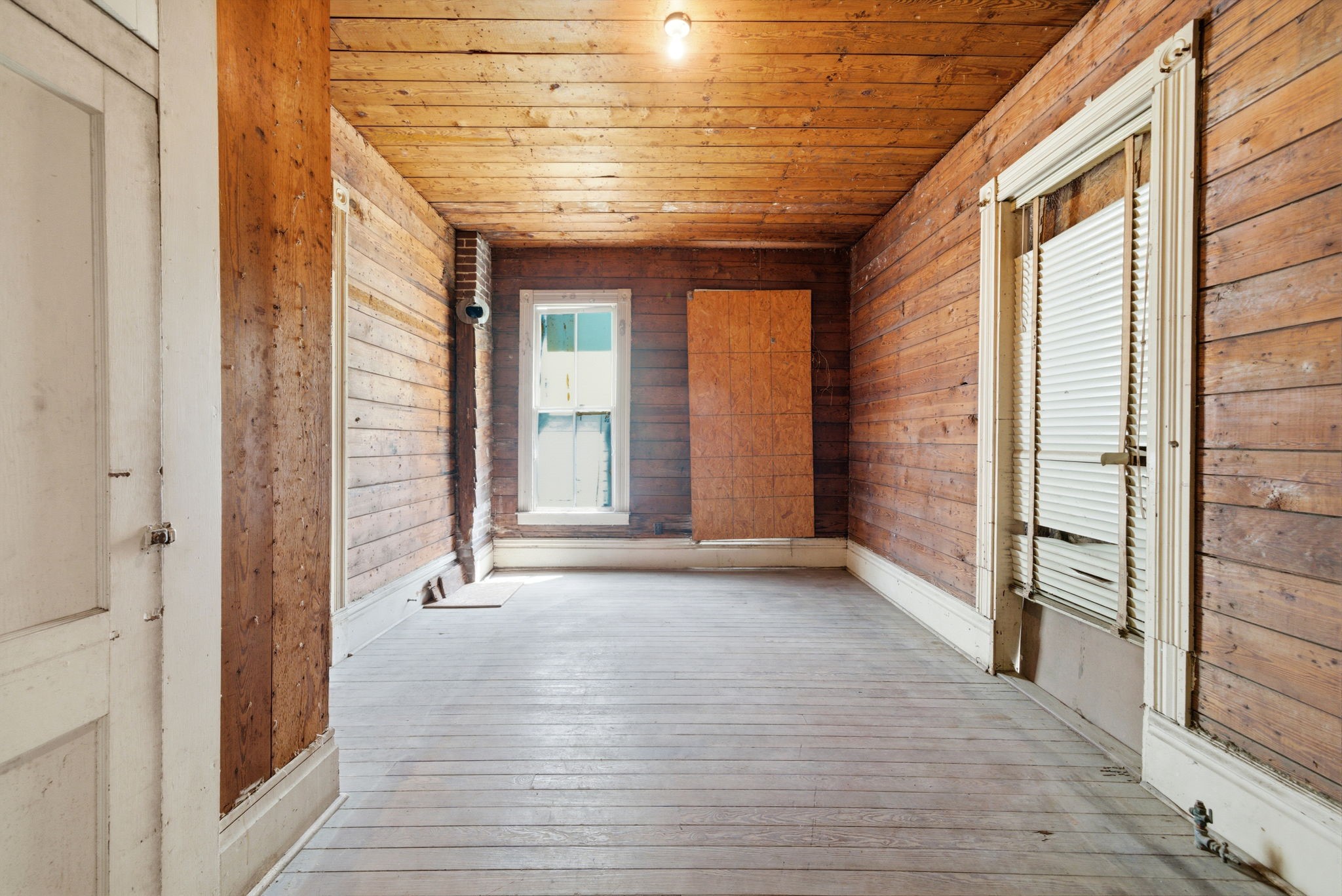 2023 Everett Street Houston, TX 77009 - Photo 14 of 25 Room 2 - Another room with immaculate shiplap!! 3 windows in this room - natural light!!