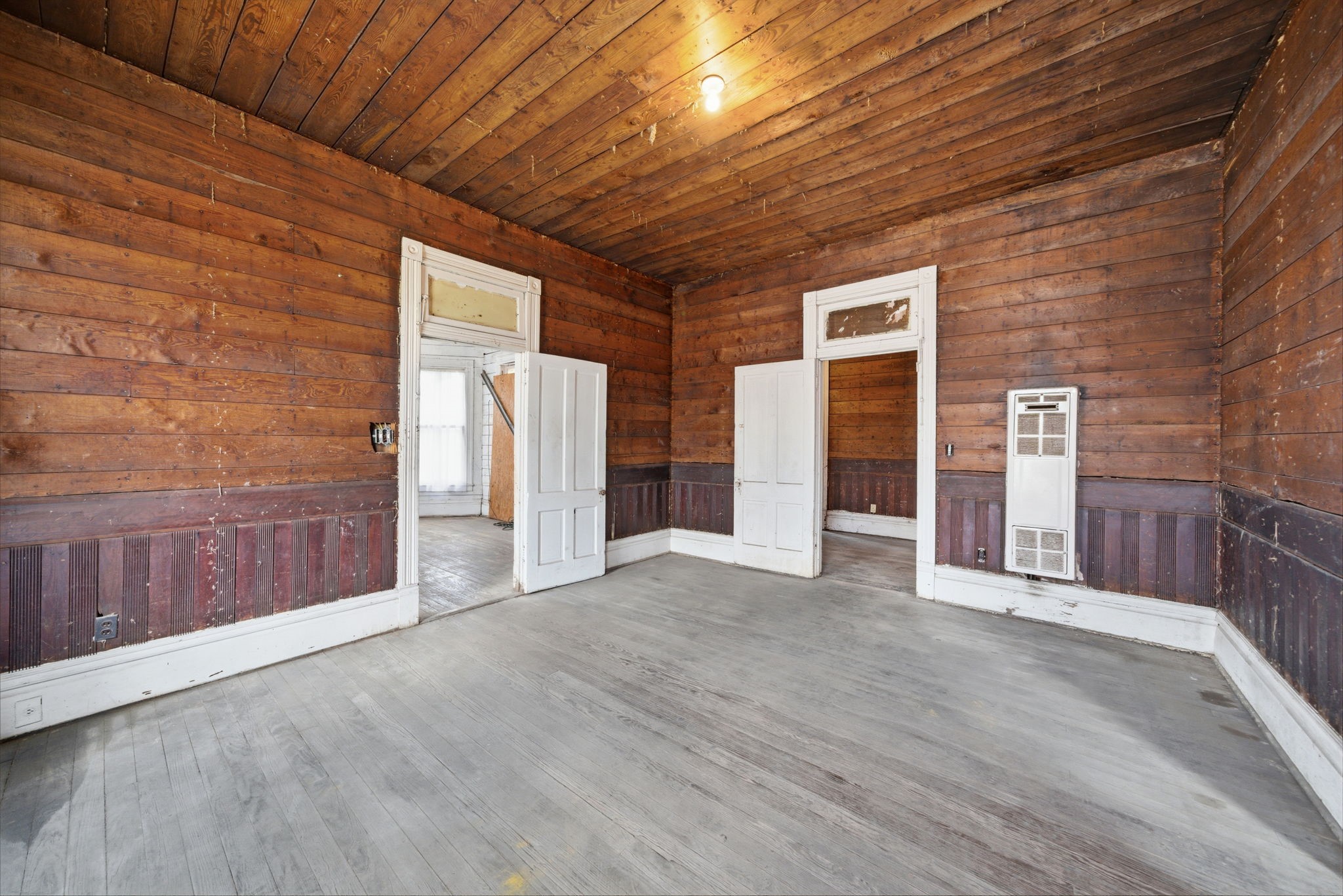 2023 Everett Street Houston, TX 77009 - Photo 16 of 25 Room 3 - this room has shiplap and wainscoting!! Again, transoms above the connecting doors! All transom hardware intact too!