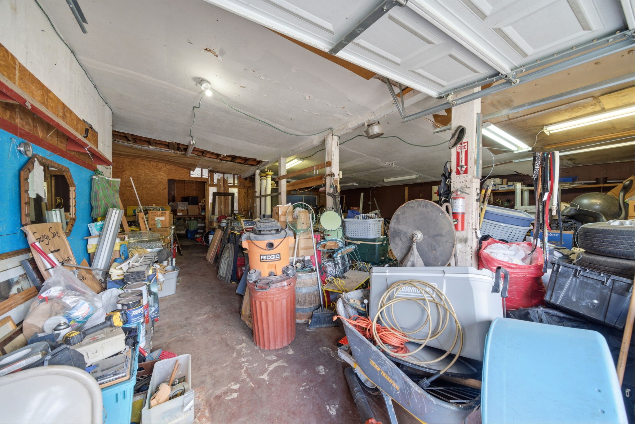 2023 Everett Street Houston, TX 77009 - Photo 21 of 25 EXTRA LARGE garage - probably 4-6 vehicles can go in here. Seller will empty out the garage prior to Closing!