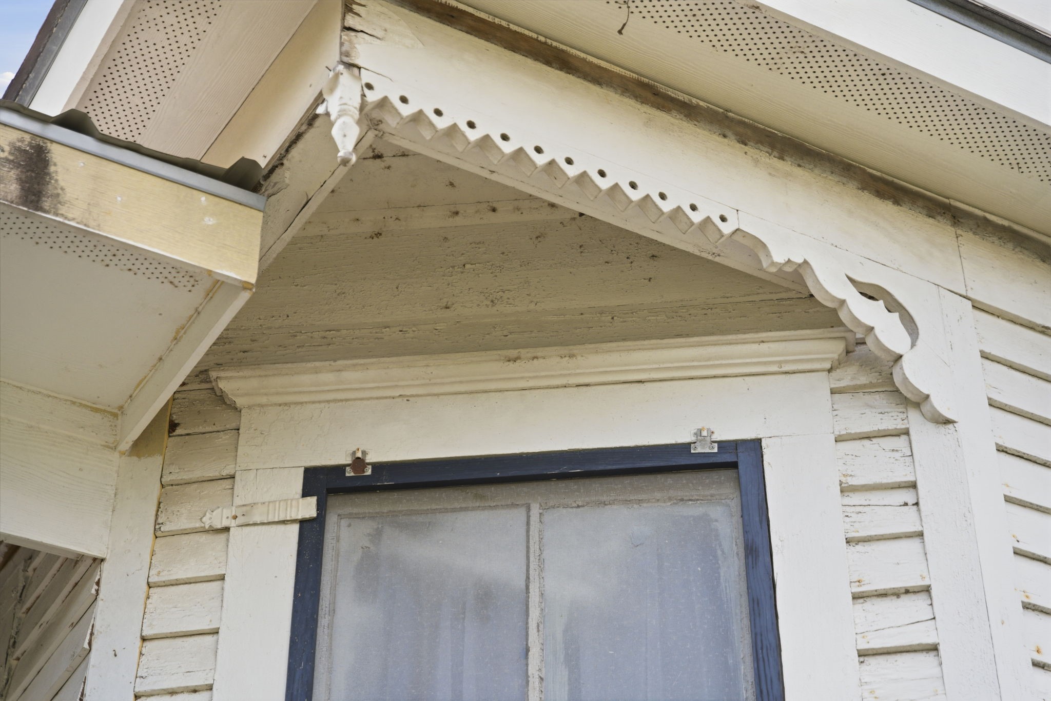 2023 Everett Street Houston, TX 77009 - Photo 4 of 25 Gingerbread details on the bay window side of the home!!