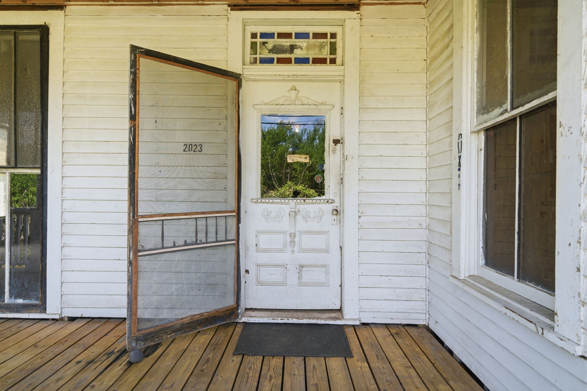 2023 Everett Street Houston, TX 77009 - Photo 5 of 25 Look at the ornate FRONT DOOR and colored glass in the transom window!!
