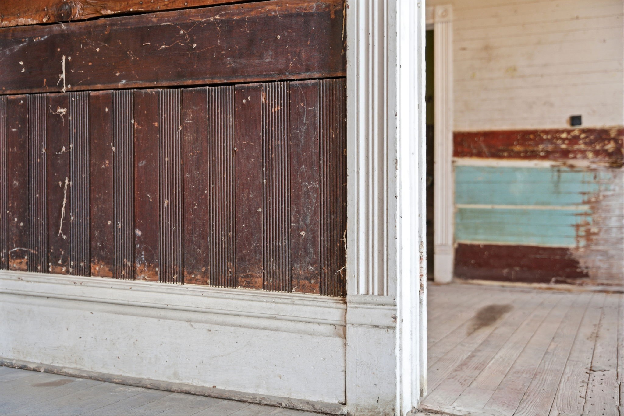 2023 Everett Street Houston, TX 77009 - Photo 10 of 25 ALL solid wood trimwork INTACT - 12" plinth blocks and 12" baseboards. Close up of the wainscoting!