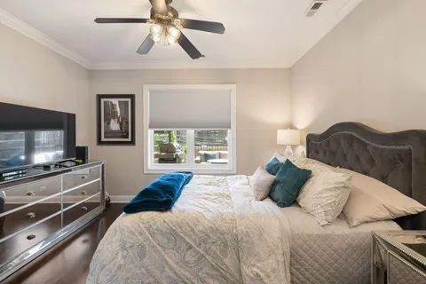 $735,000 | 3238 North Kenmore Avenue, Unit 2, Chicago, IL 60657