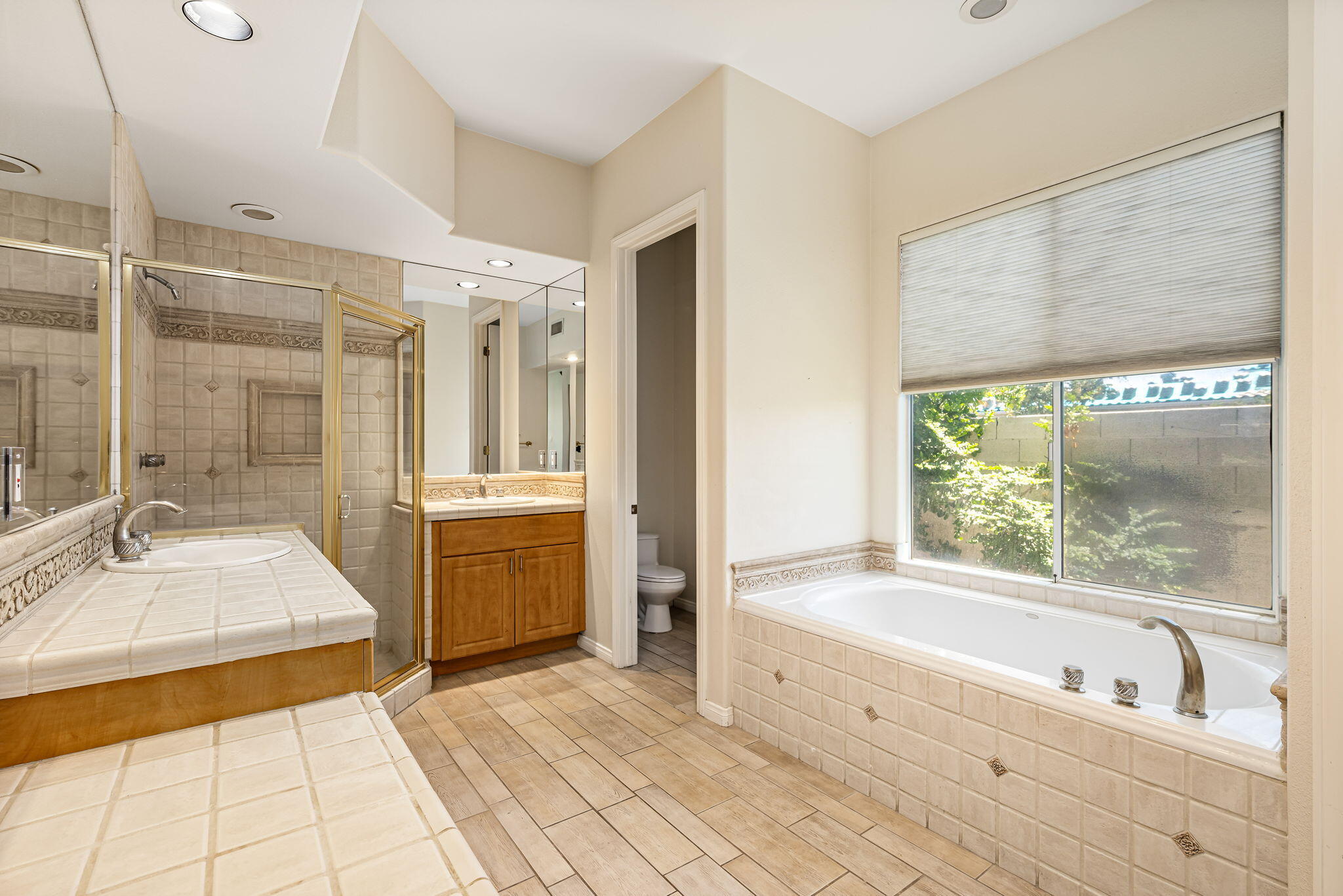 31 Sherwood Road Rancho Mirage, CA 92270 - Photo 20 of 30 Primary Bath