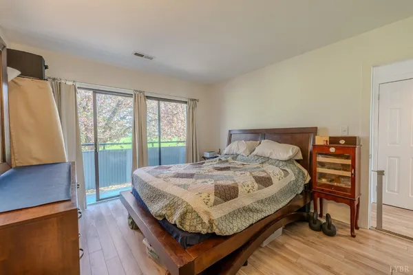 $540,000 | 25 Clubhouse Towers Circle, Unit 707, Moneta, VA 24121