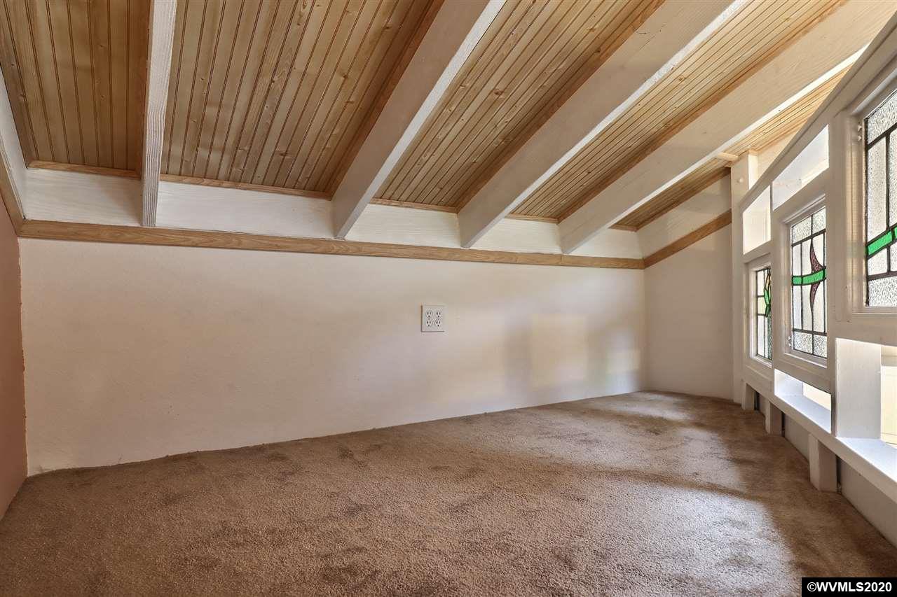 7748 Southwest Barnes Road Portland, OR 97225 - Photo 15 of 24 Gallery Image 15