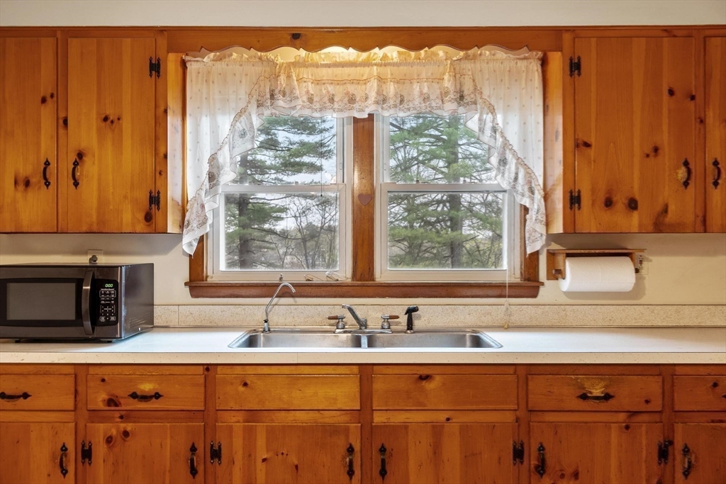 11 Cromie Street Clinton, MA 01510 - Photo 4 of 29