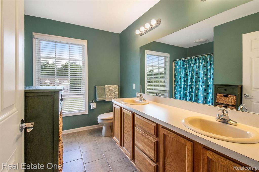 20877 Gill Road Farmington Hills, MI 48335 - Photo 25 of 32