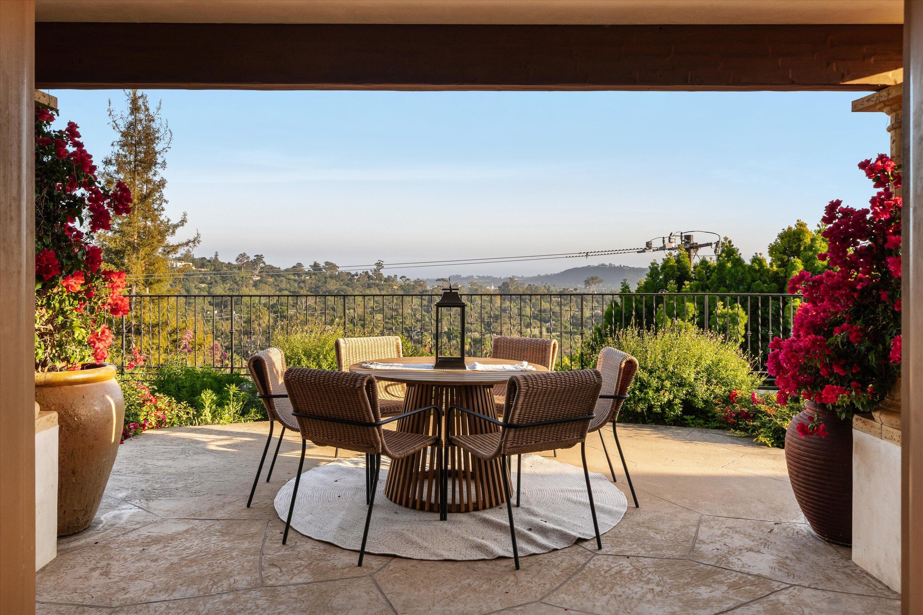 2782 Exeter Place Santa Barbara, CA 93105 - Photo 28 of 39 Outdoor Dining