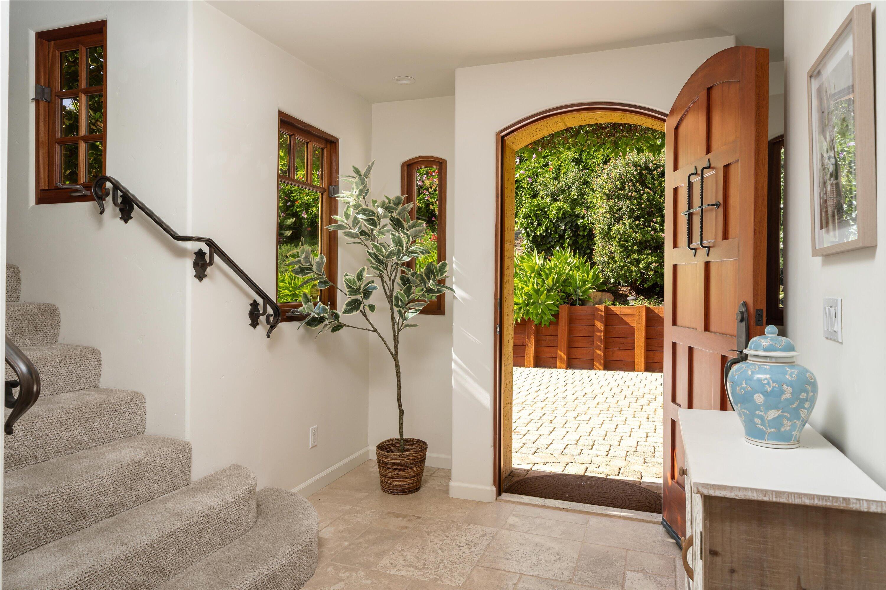 2782 Exeter Place Santa Barbara, CA 93105 - Photo 5 of 39 Entry