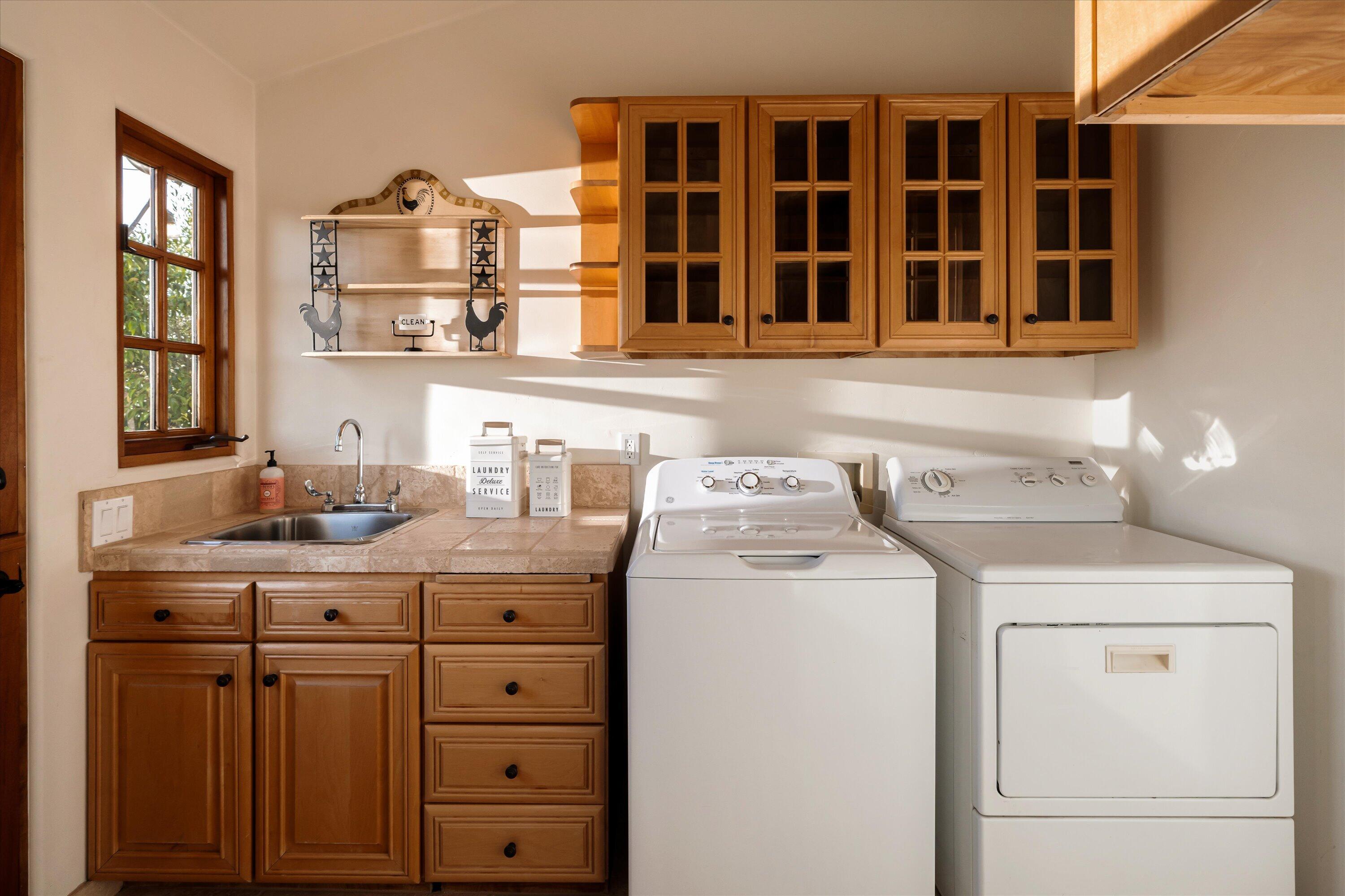 2782 Exeter Place Santa Barbara, CA 93105 - Photo 10 of 39 Laundry