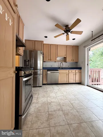 $2,950 | 5410 Queensberry Avenue, Springfield, VA 22151