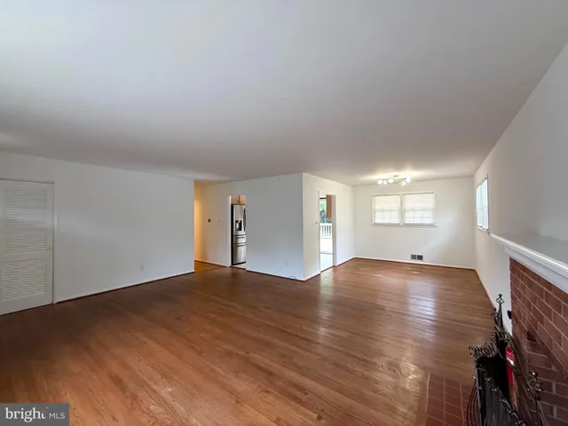 $2,950 | 5410 Queensberry Avenue, Springfield, VA 22151