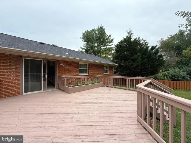 $2,950 | 5410 Queensberry Avenue, Springfield, VA 22151