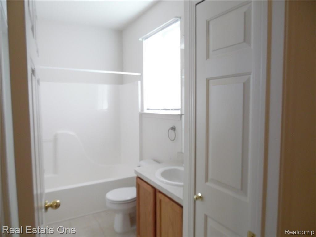 4115 Stone Post Road Newport, MI 48166 - Photo 13 of 16 030.JPG