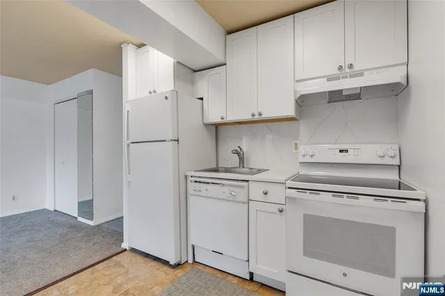 $1,625 | 233 12th Street, Unit 3H, Palisades Park, NJ 07650