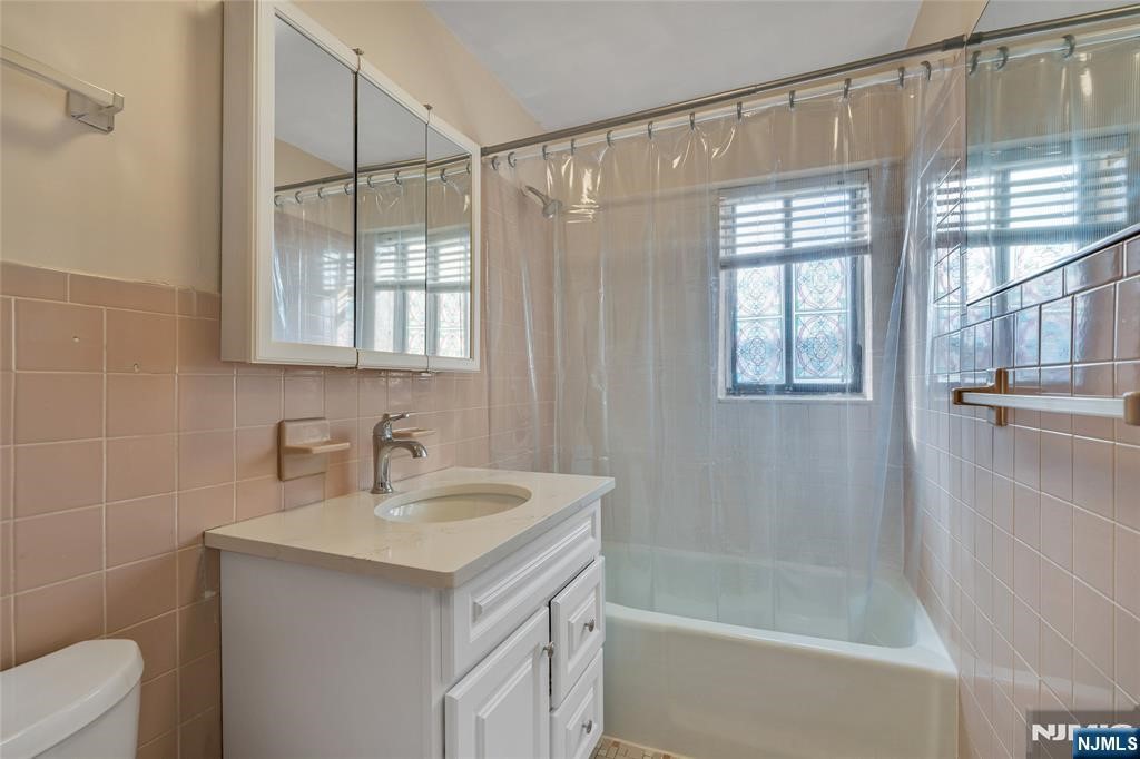 233 12th Street, Unit 3H Palisades Park, NJ 07650 - Photo 9 of 10 a bathroom with a sink toilet and shower