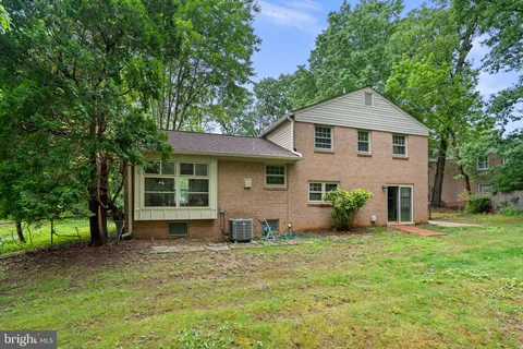 $900,000 | 1585 Kimblewick Road, Potomac, MD 20854