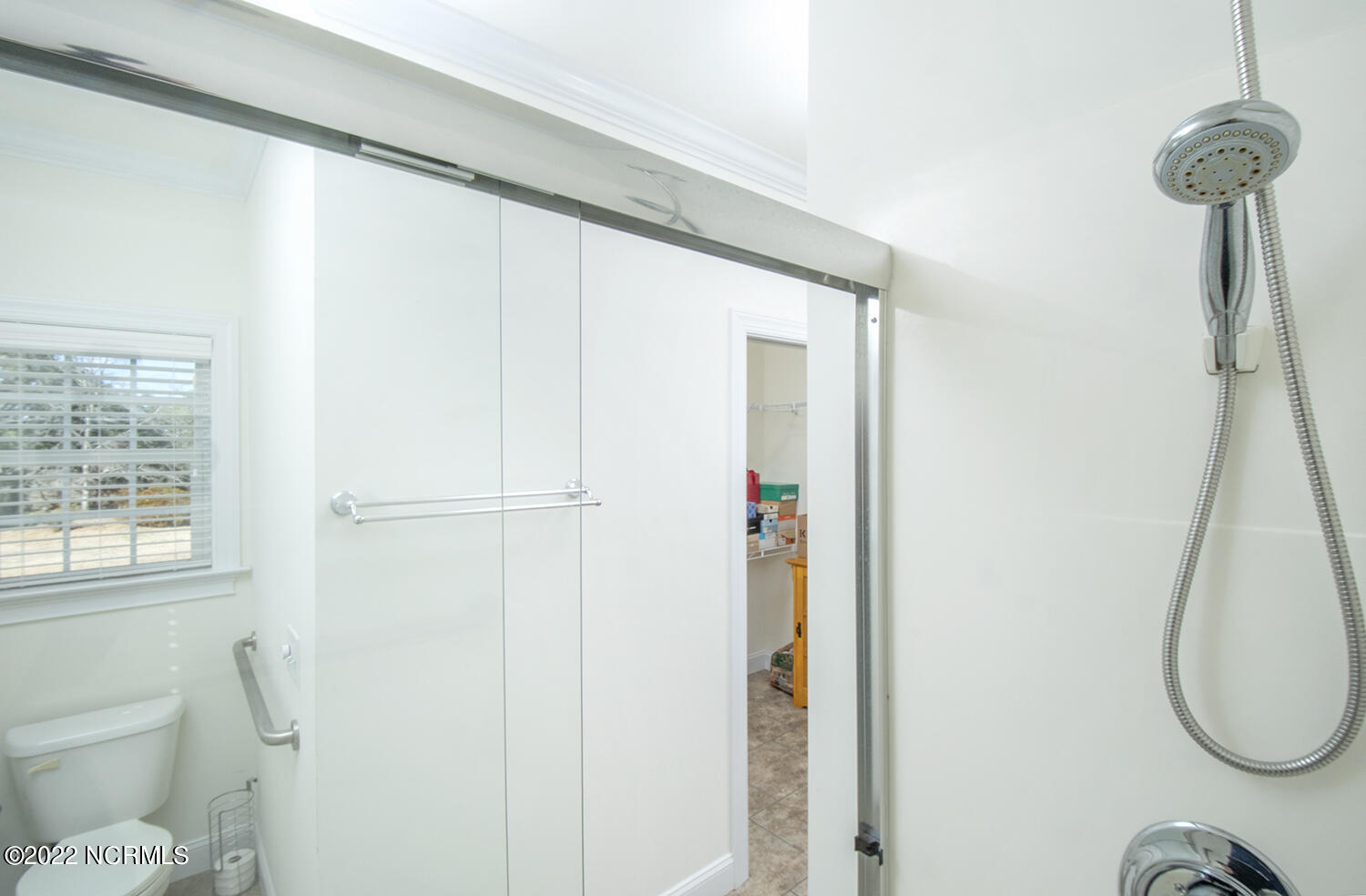661 Tuttles Grove Road Beaufort, NC 28516 - Photo 21 of 35 Master bath