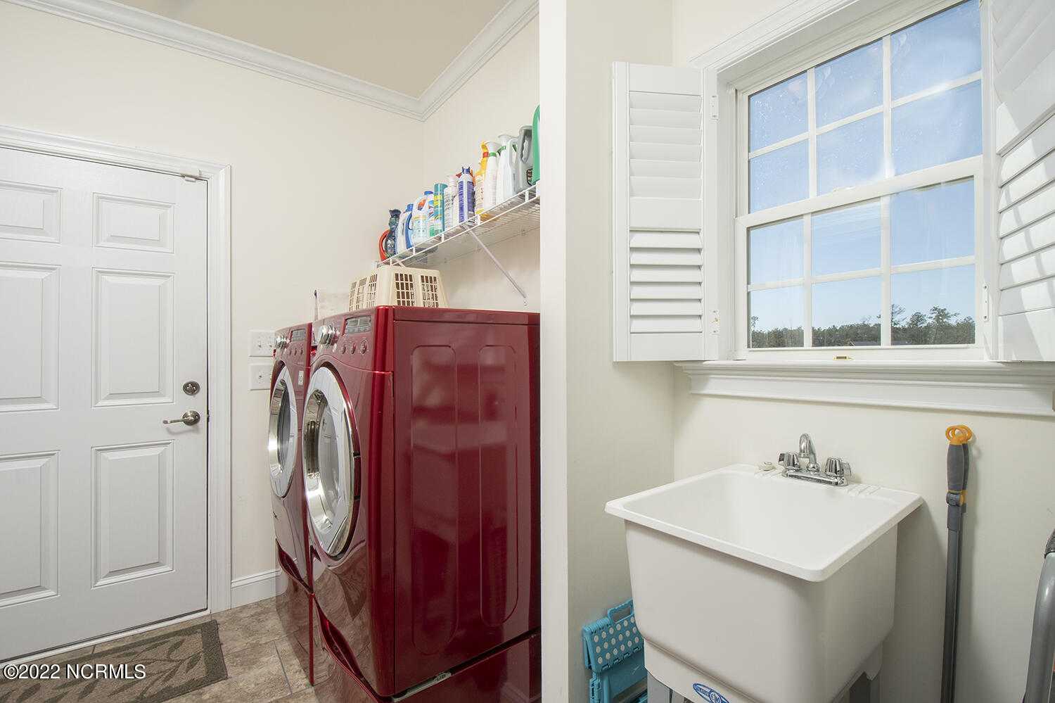661 Tuttles Grove Road Beaufort, NC 28516 - Photo 23 of 35 Mudroom & laundry